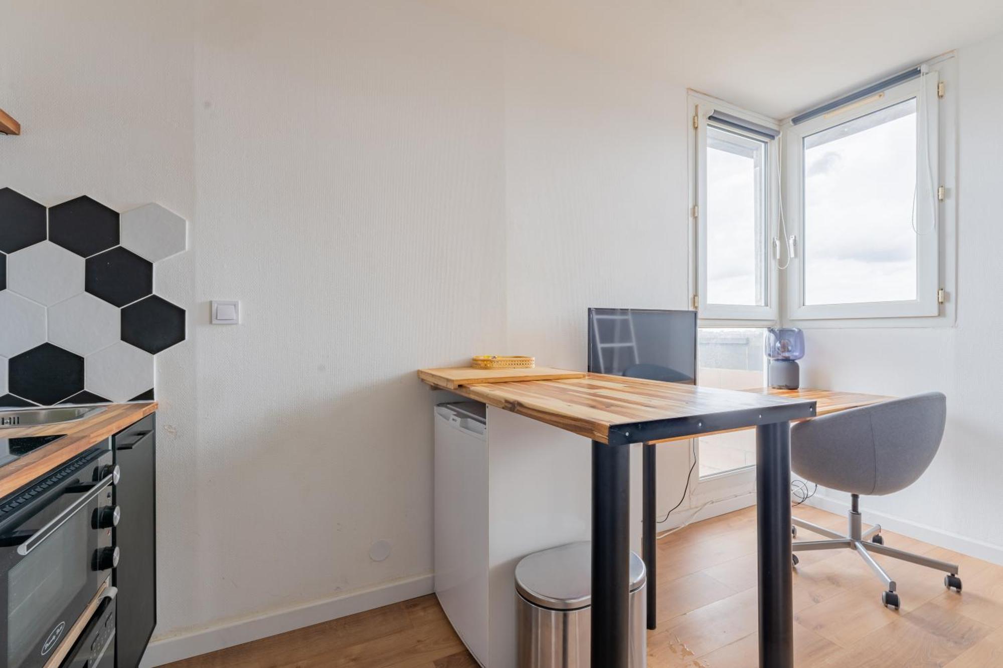 Charlemagne - Studio Confortable Avec Parking Gratuit - Quelques Pas De La Gare, Cuisine, Wifi Lägenhet Arras Exteriör bild