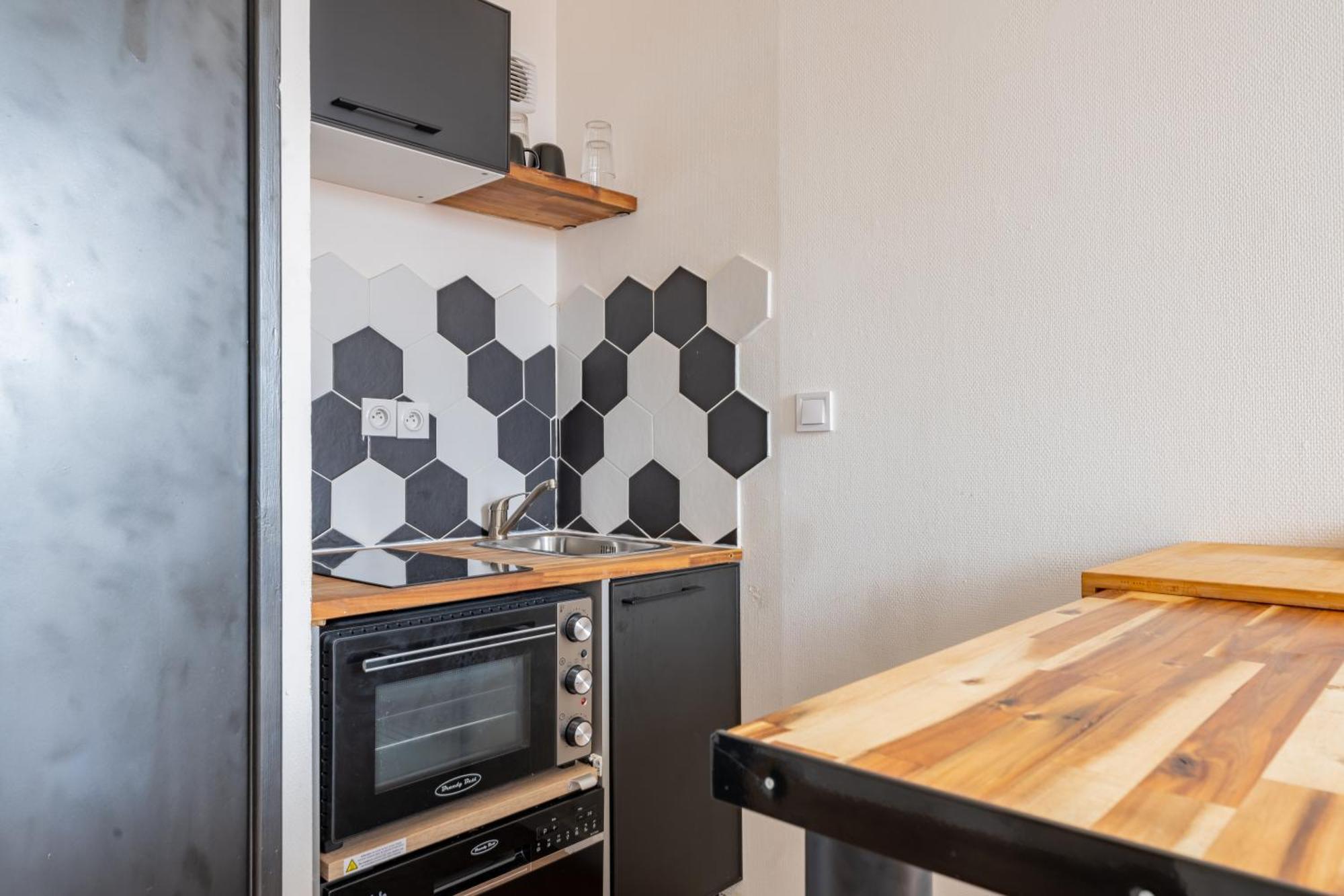 Charlemagne - Studio Confortable Avec Parking Gratuit - Quelques Pas De La Gare, Cuisine, Wifi Lägenhet Arras Exteriör bild