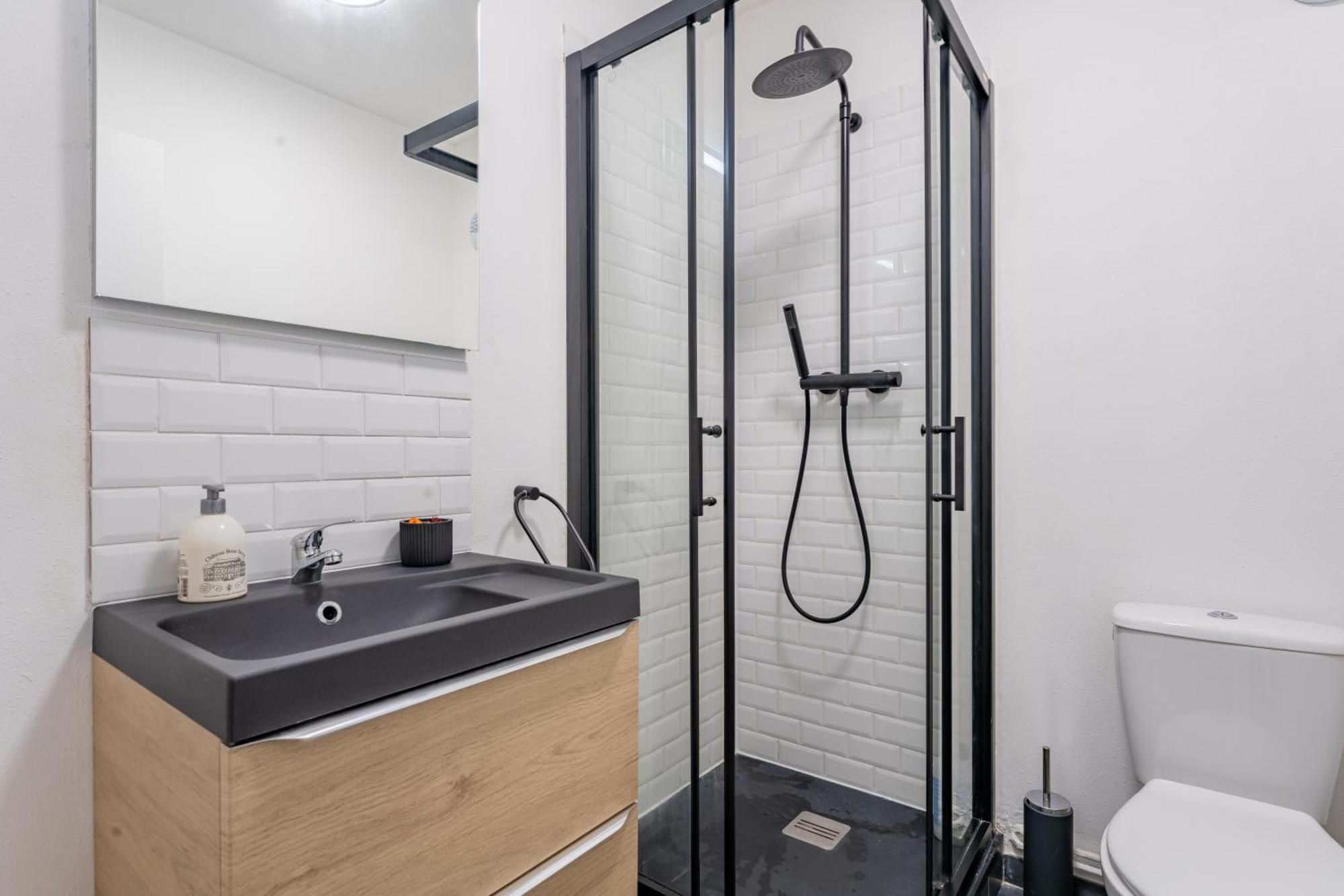 Charlemagne - Studio Confortable Avec Parking Gratuit - Quelques Pas De La Gare, Cuisine, Wifi Lägenhet Arras Exteriör bild